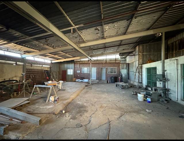 1,400M² WAREHOUSE TO LET IN INDUSTRIA NORTH